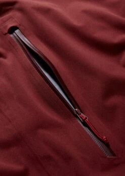 Rab "Kinetic 2.0 Jacket" - Oxblood Red -Günstiges Alpen Mode Geschäft CAMPAIGN QWG 74 OR KINETIC 2 OXBLOOD RED DETAIL 02