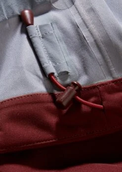 Rab "Kinetic 2.0 Jacket" - Oxblood Red -Günstiges Alpen Mode Geschäft CAMPAIGN QWG 74 OR KINETIC 2 OXBLOOD RED DETAIL 06