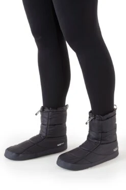 Rab "Cirrus Hut Boot" - Black -Günstiges Alpen Mode Geschäft Cirrus Hut Boot Black QAJ 04 Blk 01 on model