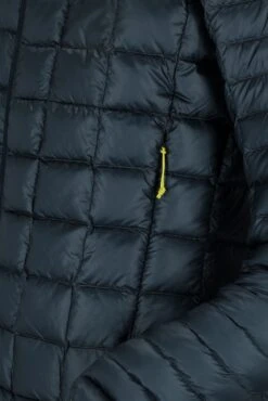 Rab "Mythic Alpine Light Jacket" - Orion 11 Rab "Mythic Alpine Light Jacket" - Orion -Günstiges Alpen Mode Geschäft Mythic Alpine Light Jacket OrionBlue QDB 47 ORB DETAIL2